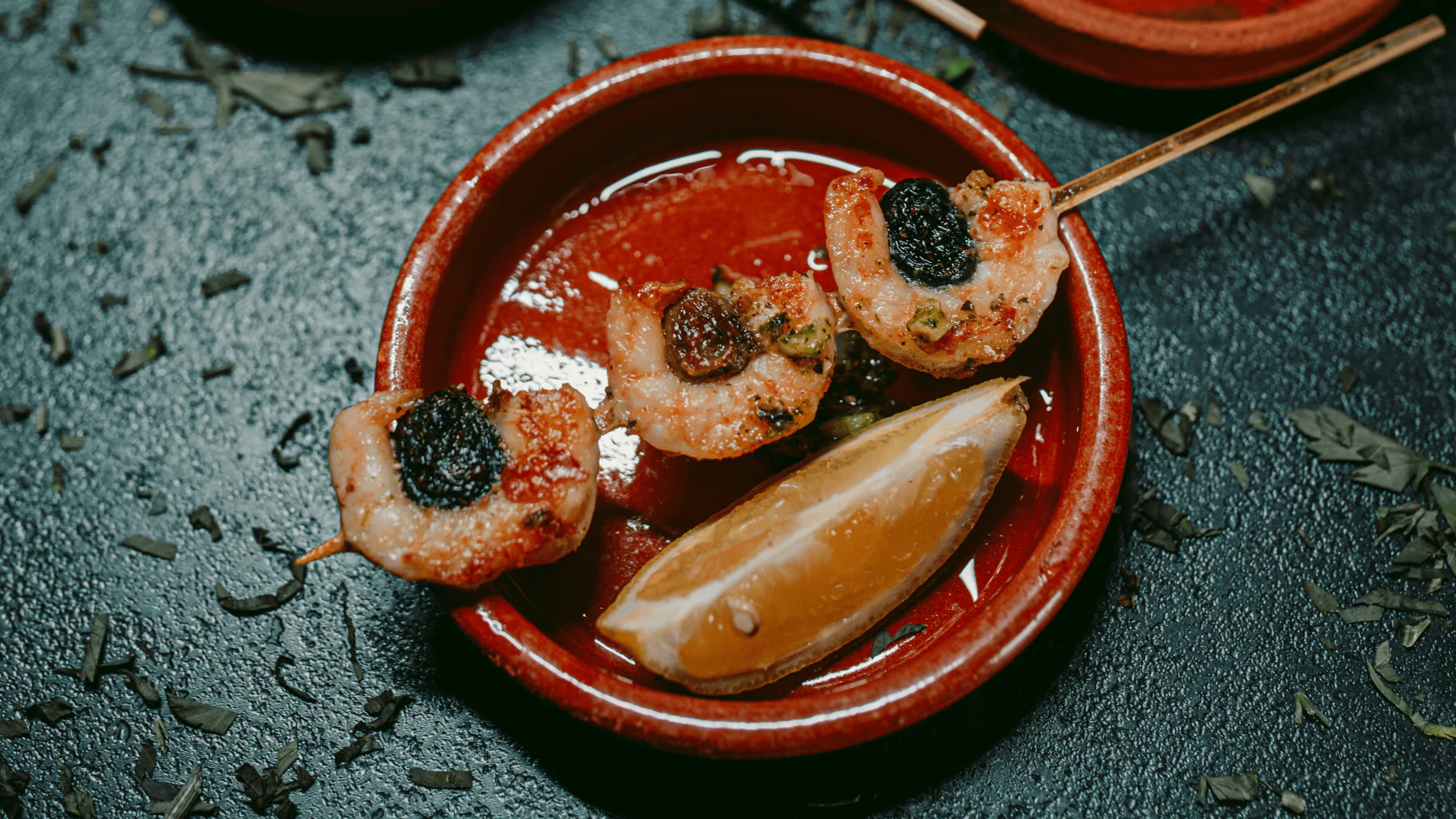 Pincho de Gambas mit Zitrone bei Tapas & More Dortmund